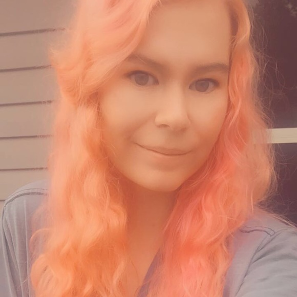 Meet your Posher, Danielle - Picture 1 of 1